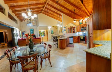 PRIVATE VILLA WITH WHALE TAIL OCEAN VIEW CLOSE TO DOWNTOWN UVITA