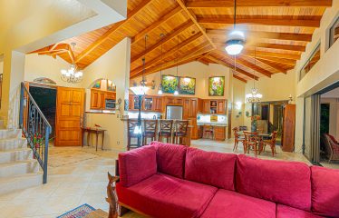 PRIVATE VILLA WITH WHALE TAIL OCEAN VIEW CLOSE TO DOWNTOWN UVITA