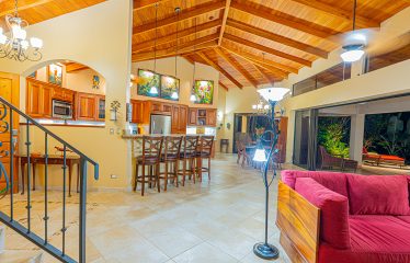 PRIVATE VILLA WITH WHALE TAIL OCEAN VIEW CLOSE TO DOWNTOWN UVITA