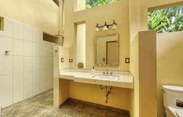 WHALE TAIL VIEW HOME AND GUEST CASITA – 8.68 ACRES