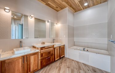 LUXURY 6 BEDROOM HOME WITH AMAZING VIEWS IN UVITA