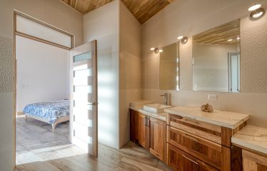 LUXURY 6 BEDROOM HOME WITH AMAZING VIEWS IN UVITA