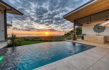 LUXURY 6 BEDROOM HOME WITH AMAZING VIEWS IN UVITA