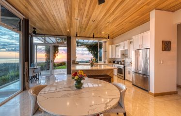 LUXURY 6 BEDROOM HOME WITH AMAZING VIEWS IN UVITA