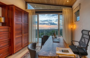 LUXURY 6 BEDROOM HOME WITH AMAZING VIEWS IN UVITA