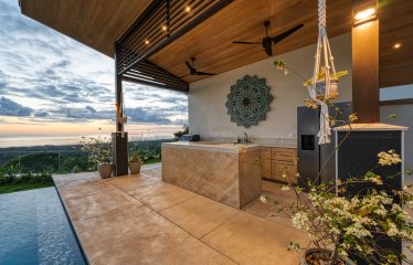LUXURY 6 BEDROOM HOME WITH AMAZING VIEWS IN UVITA