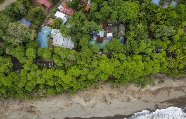 Beachfront Hotel & Restaurant in Dominical – 0.4 Acres