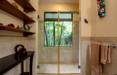 PRIVATE VILLA WITH WHALE TAIL OCEAN VIEW CLOSE TO DOWNTOWN UVITA