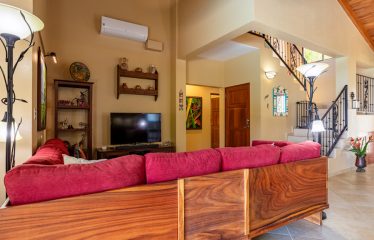 PRIVATE VILLA WITH WHALE TAIL OCEAN VIEW CLOSE TO DOWNTOWN UVITA