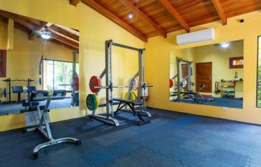 PRIVATE VILLA WITH WHALE TAIL OCEAN VIEW CLOSE TO DOWNTOWN UVITA