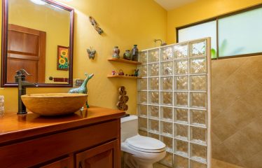PRIVATE VILLA WITH WHALE TAIL OCEAN VIEW CLOSE TO DOWNTOWN UVITA