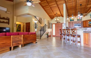 PRIVATE VILLA WITH WHALE TAIL OCEAN VIEW CLOSE TO DOWNTOWN UVITA