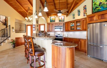 PRIVATE VILLA WITH WHALE TAIL OCEAN VIEW CLOSE TO DOWNTOWN UVITA