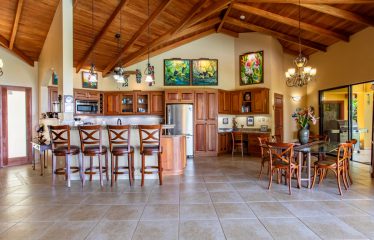PRIVATE VILLA WITH WHALE TAIL OCEAN VIEW CLOSE TO DOWNTOWN UVITA