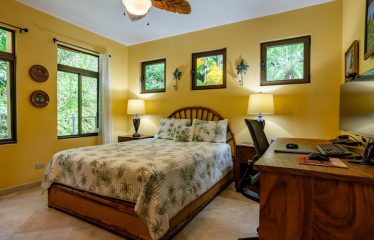 PRIVATE VILLA WITH WHALE TAIL OCEAN VIEW CLOSE TO DOWNTOWN UVITA