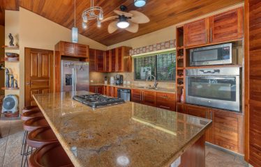PRIVATE AND LUXURY 3 BEDROOM HOME IN ESCALERAS