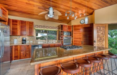 PRIVATE AND LUXURY 3 BEDROOM HOME IN ESCALERAS
