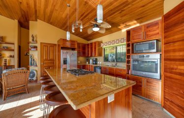 PRIVATE AND LUXURY 3 BEDROOM HOME IN ESCALERAS