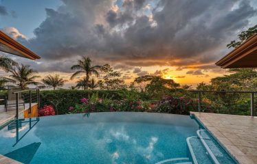 PRIVATE AND LUXURY 3 BEDROOM HOME IN ESCALERAS