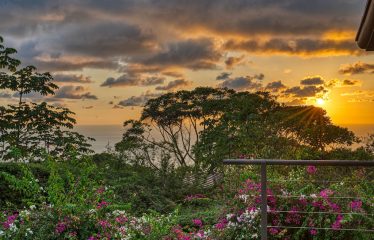PRIVATE AND LUXURY 3 BEDROOM HOME IN ESCALERAS