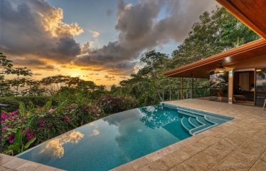 PRIVATE AND LUXURY 3 BEDROOM HOME IN ESCALERAS