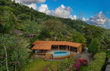 PRIVATE AND LUXURY 3 BEDROOM HOME IN ESCALERAS