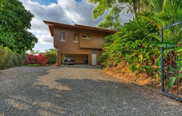 PRIVATE AND LUXURY 3 BEDROOM HOME IN ESCALERAS