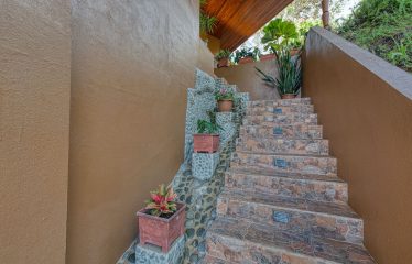 PRIVATE AND LUXURY 3 BEDROOM HOME IN ESCALERAS
