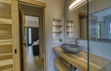 LUXURY OCEAN VIEW HOME WITH GUEST CASITA AND ROOM TO EXPAND – 16.14 ACRES