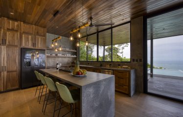 LUXURY 4 BEDROOM HOME IN UVITA