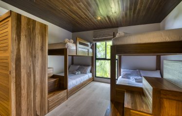 LUXURY 4 BEDROOM HOME IN UVITA