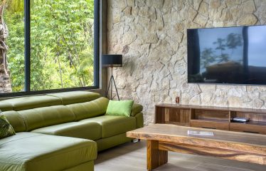 LUXURY 4 BEDROOM HOME IN UVITA