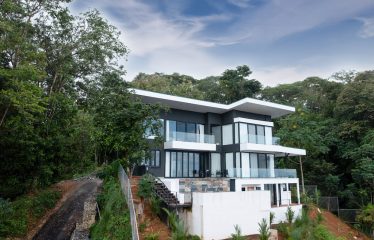 LUXURY OCEAN VIEW 4 BEDROOM HOME IN UVITA