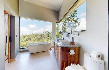 LUXURY OCEAN VIEW 4 BEDROOM HOME IN UVITA