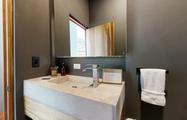 LUXURY OCEAN VIEW 4 BEDROOM HOME IN UVITA