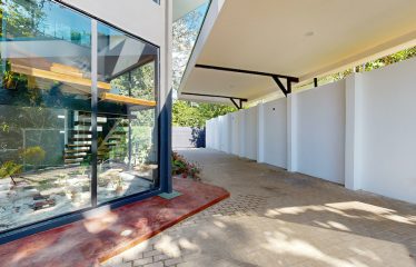 LUXURY OCEAN VIEW 4 BEDROOM HOME IN UVITA