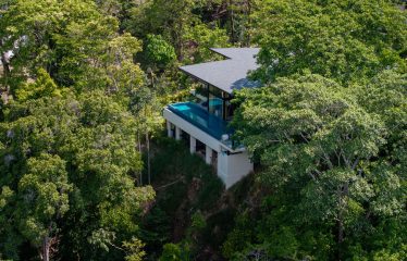 BEAUTIFUL 8 BEDROOMS HOME IN THE HEART OF MANUEL ANTONIO – 2.47 ACRES