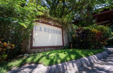 BEAUTIFUL 8 BEDROOMS HOME IN THE HEART OF MANUEL ANTONIO – 2.47 ACRES