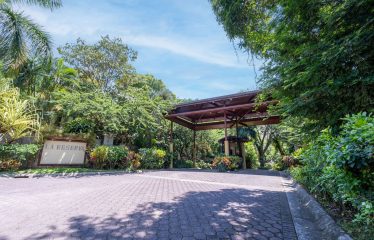 BEAUTIFUL 8 BEDROOMS HOME IN THE HEART OF MANUEL ANTONIO – 2.47 ACRES