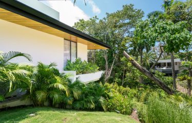 BEAUTIFUL 8 BEDROOMS HOME IN THE HEART OF MANUEL ANTONIO – 2.47 ACRES