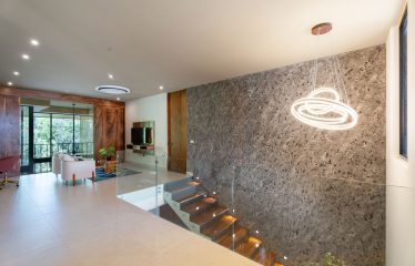 BEAUTIFUL 8 BEDROOMS HOME IN THE HEART OF MANUEL ANTONIO – 2.47 ACRES