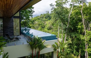 BEAUTIFUL 8 BEDROOMS HOME IN THE HEART OF MANUEL ANTONIO – 2.47 ACRES