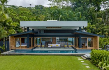 BEAUTIFUL AND PRIVATE PROPERTY WITH JUNGLE AND OCEAN VIEWS , HOUSE AND GUEST HOUSE – 19.78 Acres