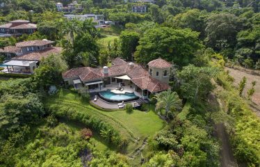 LUXURY 3 BEDROOM OCEAN VIEW PROPERTY MINUTES TO THE BEACH