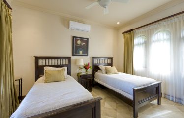 LUXURY 3 BEDROOM OCEAN VIEW PROPERTY MINUTES TO THE BEACH