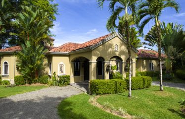 LUXURY 3 BEDROOM OCEAN VIEW PROPERTY MINUTES TO THE BEACH