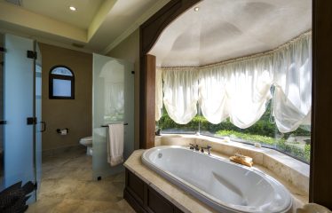 LUXURY 3 BEDROOM OCEAN VIEW PROPERTY MINUTES TO THE BEACH