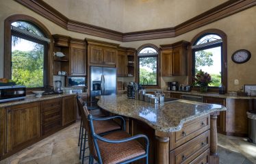 LUXURY 3 BEDROOM OCEAN VIEW PROPERTY MINUTES TO THE BEACH