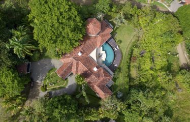 LUXURY 3 BEDROOM OCEAN VIEW PROPERTY MINUTES TO THE BEACH