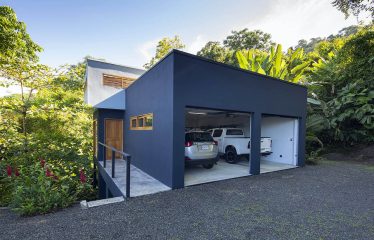 BEAUTIFUL AND PRIVATE PROPERTY WITH JUNGLE AND OCEAN VIEWS , HOUSE AND GUEST HOUSE – 19.78 Acres